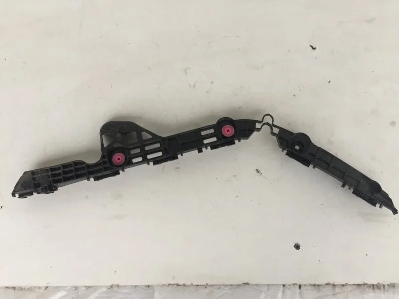 Кронштейн бампера Toyota Camry 2019> 5257533130 XV70, задний правый