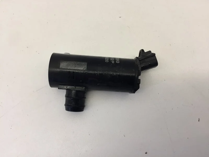 Насос омывателя фары Toyota Camry 2011-2018 3670579290 XV50, передний