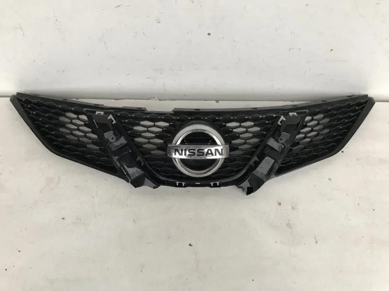 Решётка радиатора Nissan Qashqai 2013-2019 623104EA2A 2, передняя