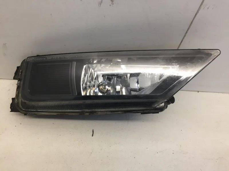 Фара противотуманная Volkswagen Tiguan 2016-2020 5NA941700B 2, передняя правая