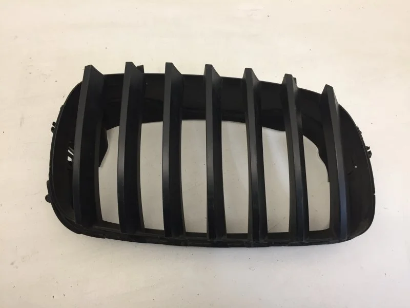 Решётка радиатора Bmw X5 2006-2013 51137171396 E70, передняя правая