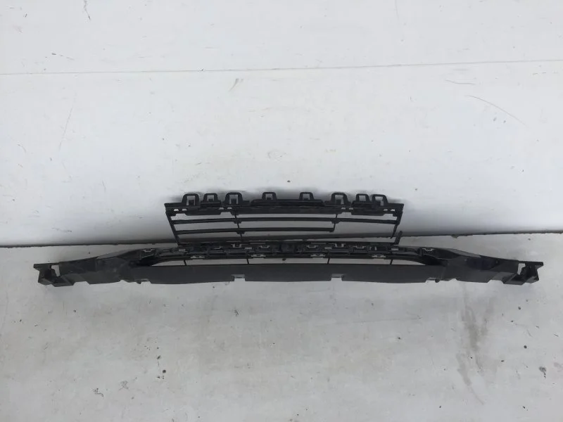 Решётка бампера Bmw 3 Series 2015-2020 51117386152 F30/F31, передняя