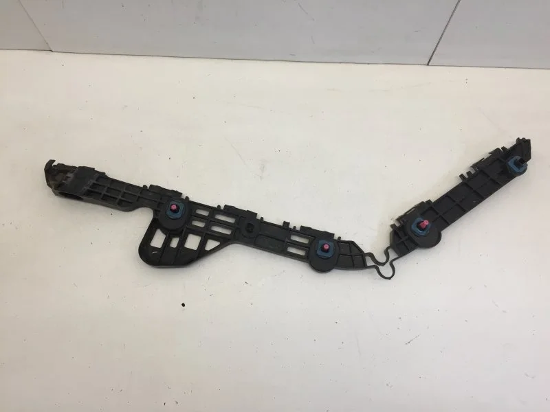 Кронштейн бампера Toyota Camry 2018-2020 5257533130 XV70, задний правый