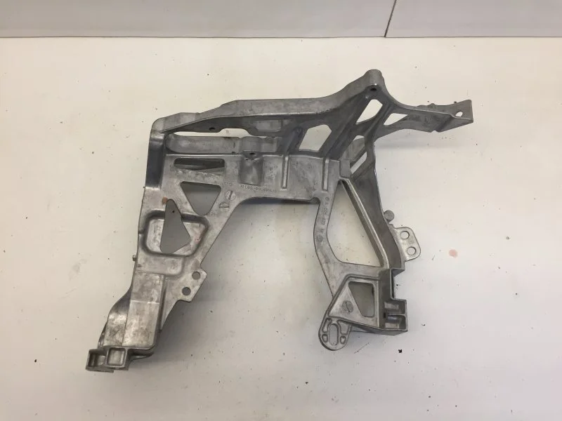 Кронштейн фары Mercedes-Benz C-Klasse 2014-2021 A2056221600 W205, передний правый