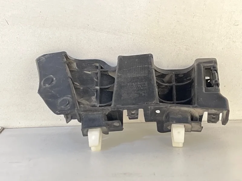 Кронштейн бампера Kia Ceed 2015-2018 86552L2000 2, передний