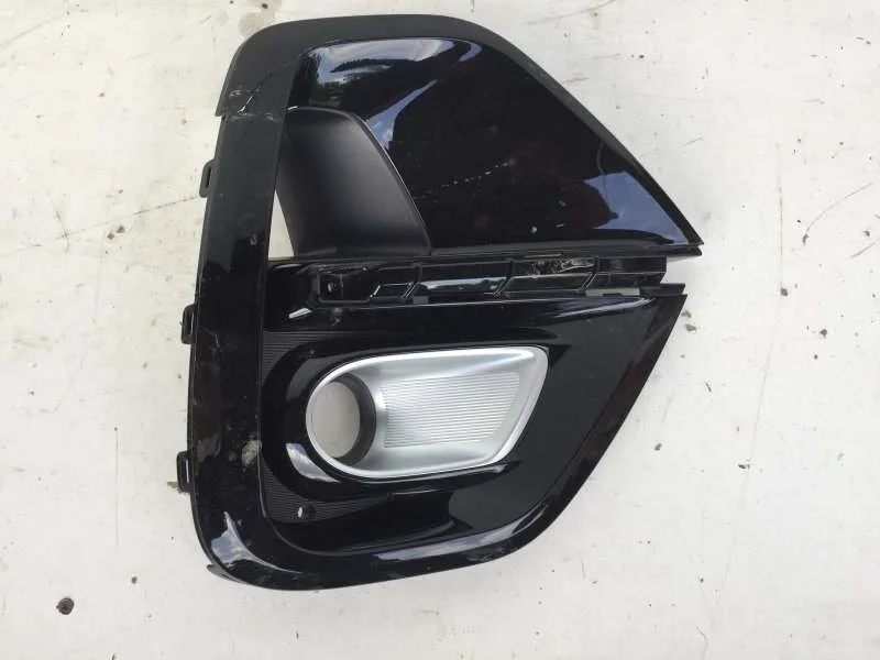 Накладка противотуманной фары Kia Sportage 2015-2021 86521F1510 4, передняя левая