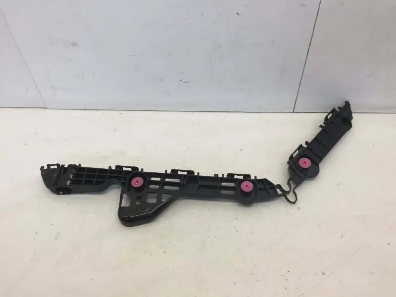 Кронштейн бампера Toyota Camry 2018-2021 5257633130 XV70, задний левый