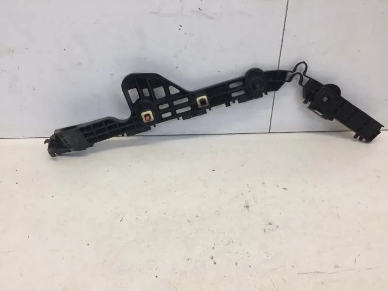 Кронштейн бампера Toyota Camry 2018-2021 5257633130 XV70, задний левый