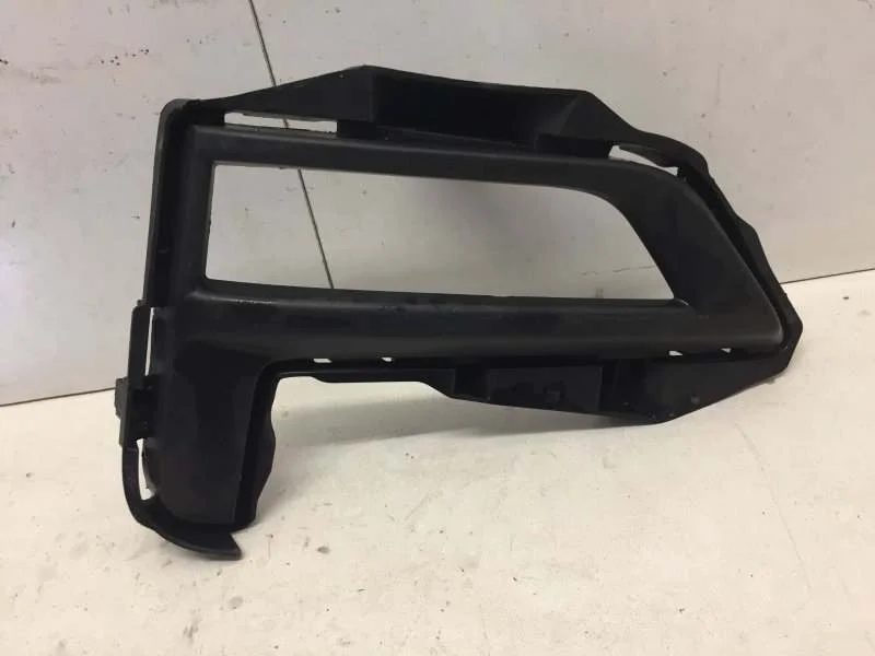 Накладка противотуманной фары Nissan X-Trail 2017-2021 622576FL0B T32, передняя правая