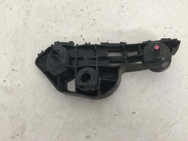 Кронштейн бампера Toyota Camry 2017- 2023 5253533060 XV70, передний правый