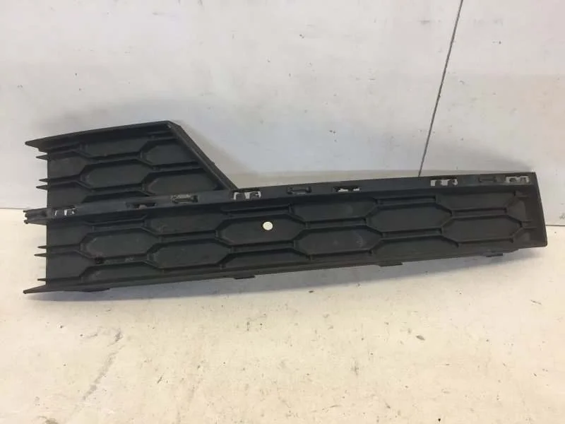 Решётка бампера Skoda Octavia 2017-2020 5E0807681G A7, передняя левая