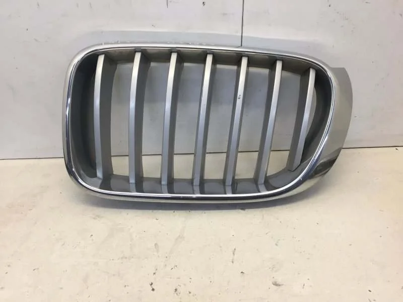 Решётка радиатора Bmw X3 2014-2017 51117210725 F25, передняя левая