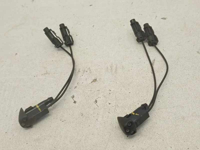 Форсунка омывателя ветрового окна Kia Seltos 2019-2023 986302K100 1, передняя