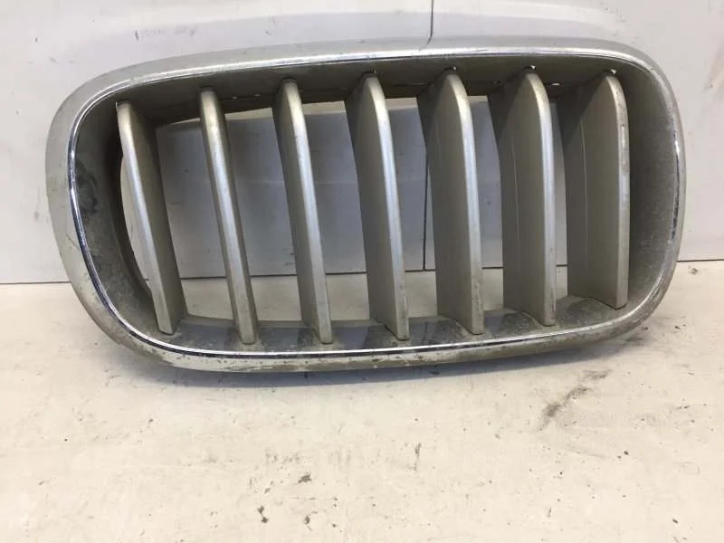 Решётка радиатора Bmw X5 2013-2018 51117303108 F15, передняя правая