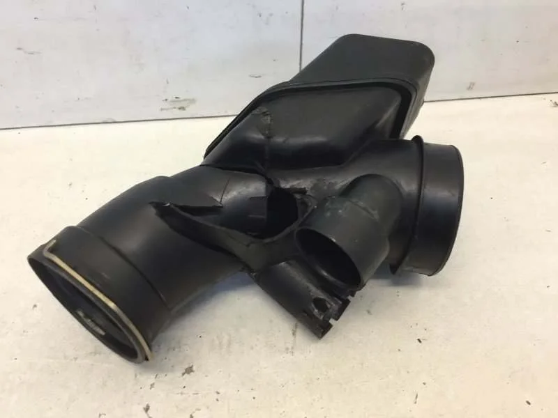 Патрубок воздушного фильтра Bmw 5 Series 2016-2020 13718573422 G30/G31, передний