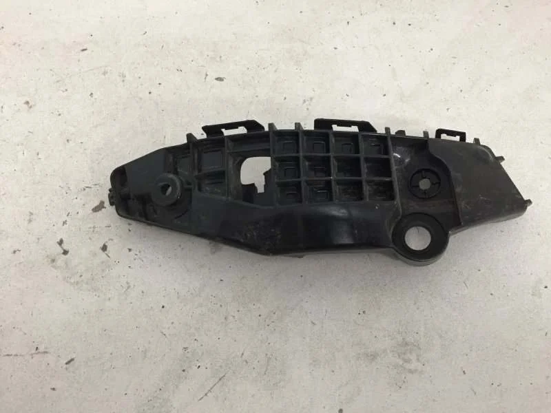 Кронштейн бампера Toyota Rav4 2018-2023 5253542050 XA50, передний правый