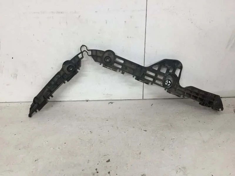 Кронштейн бампера Toyota Camry 2017- 2023 5257633130 XV70, задний левый