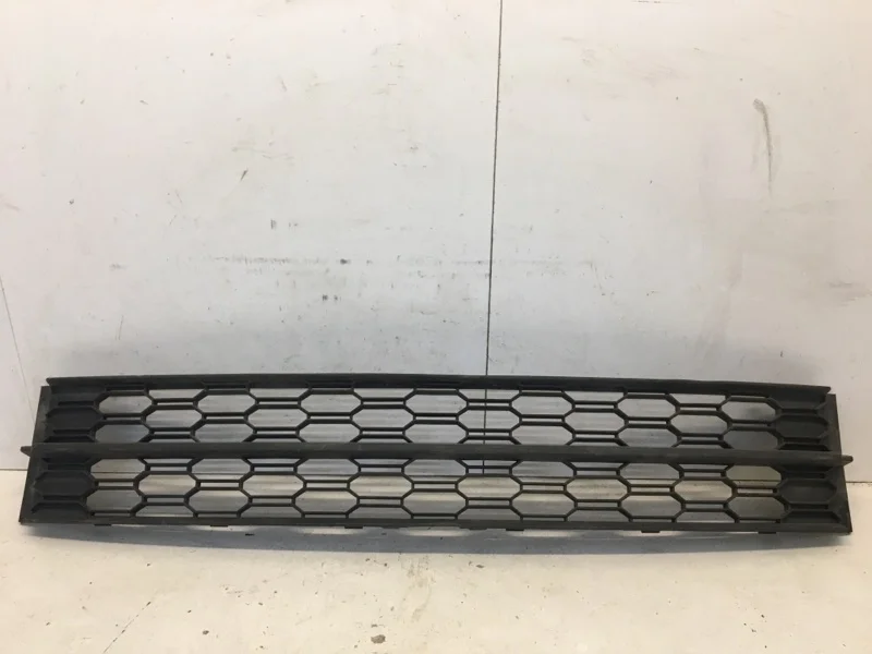 Решётка бампера Skoda Octavia 2013-2020 5E0853677 A7, передняя