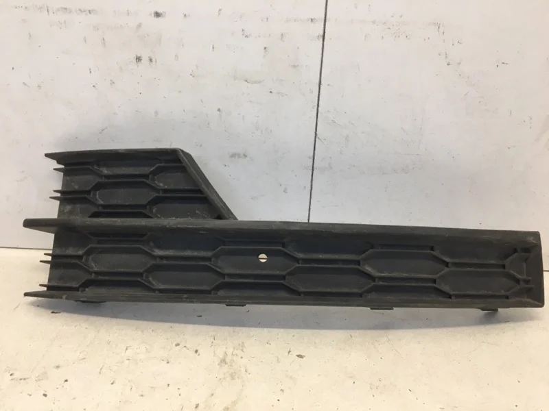 Решётка бампера Skoda Octavia 2017-2020 5E0807681 A7, передняя левая