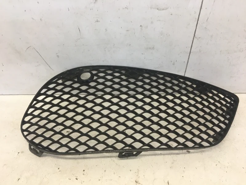 Решётка бампера Mercedes-Benz C-Klasse 2014-2018 A2058852623 W205, передняя правая