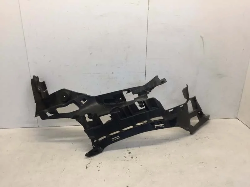 Кронштейн бампера Mercedes-Benz E-Klasse 2016-2023 A2138857204 W213, передний правый