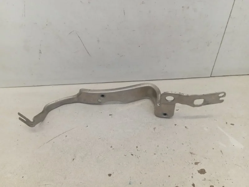 Кронштейн крыла Audi A6 2010-2018 4G0807591 C7, передний левый