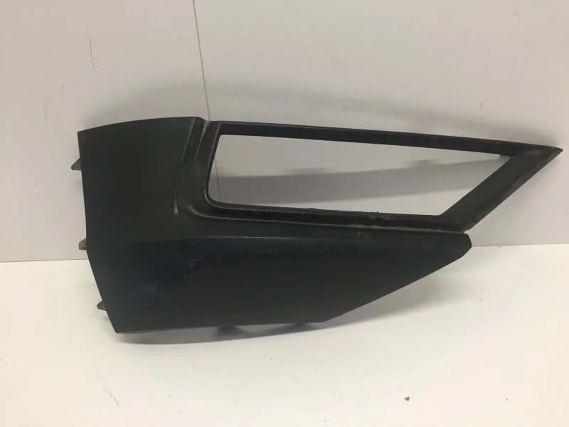 Накладка противотуманной фары Volkswagen Tiguan 2016-2023 5NA853212A 2, передняя правая