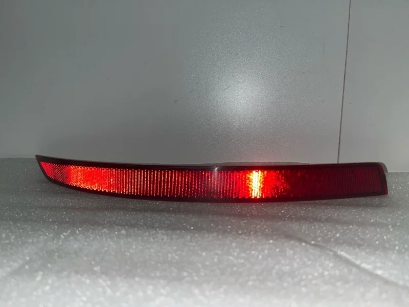 Катафот бампера Skoda Octavia 2013-2020 5E5945106A A7, задний правый