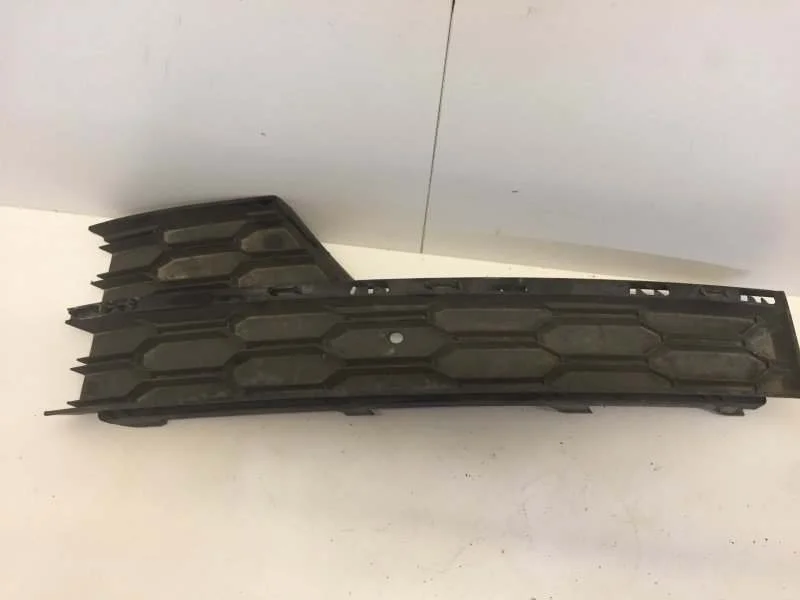 Решётка бампера Skoda Octavia 2017-2020 5E0807681G A7, передняя левая