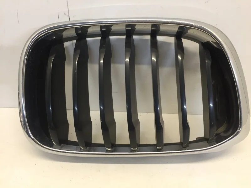 Решётка радиатора Bmw X3 2017-2023 51137440854 G01, передняя правая