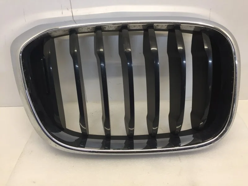 Решётка радиатора Bmw X3 2017-2023 51137440854 G01, передняя правая