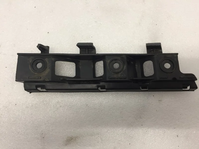 Кронштейн бампера Volkswagen Passat 2005-2010 3C0807183 B6, передний левый