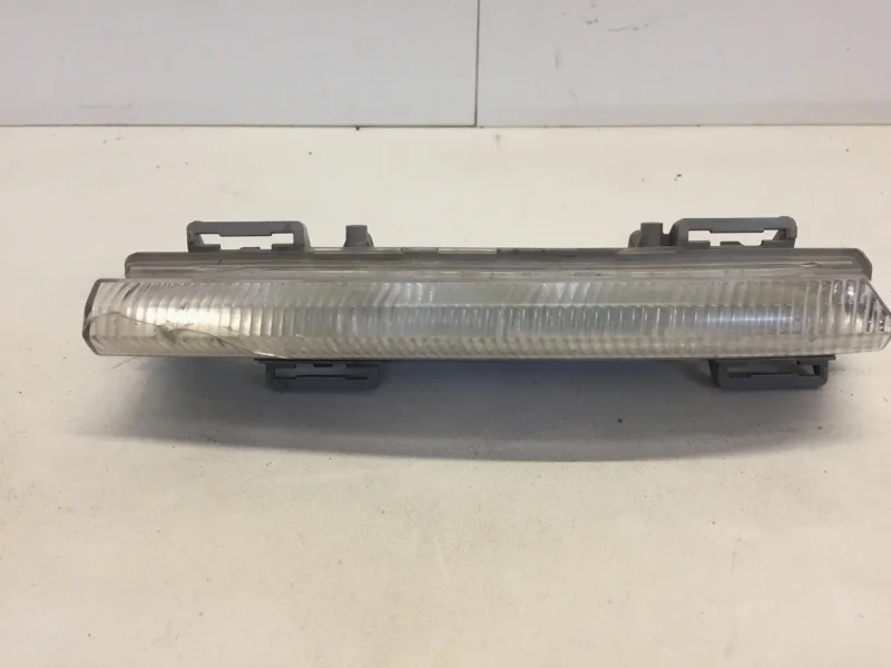Дневной ходовой огонь Mercedes-Benz C-Klasse 2007-2015 A2049068900 W204, передний левый