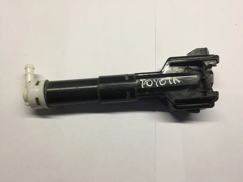 Форсунка омывателя фары Toyota Camry 2011-2018 8520733040 XV50, передняя правая