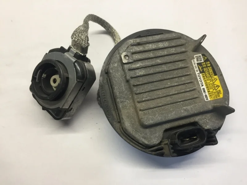 Блок розжига ксенона Toyota Rav4 2012-2019 8596745010 XA40, передний