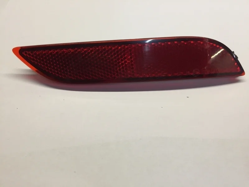 Катафот бампера Toyota Camry 2017- 2023 8191033030 XV70, задний правый