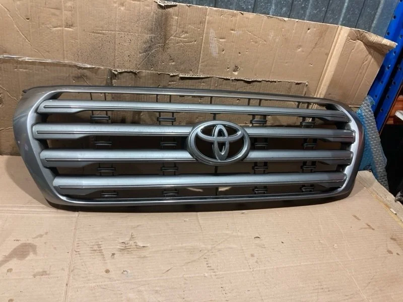 Решетка радиатора Toyota Land Cruiser 2010 5310160621 URJ200 1VD-FTV 4.5
