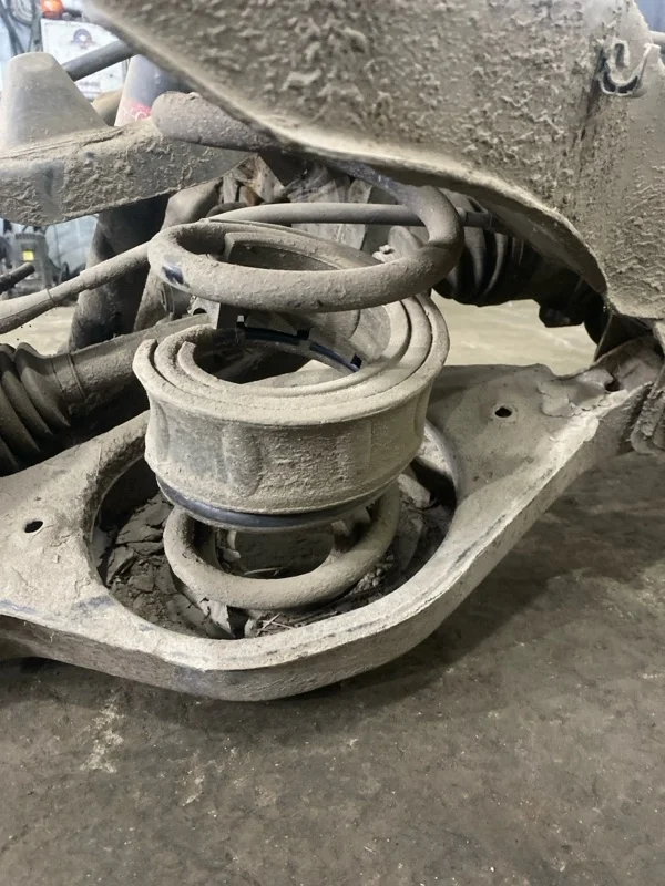 Пружина задняя Nissan Pathfinder (R51M) 2004-2013 2008 55020EB31A ВНЕДОРОЖНИК 2.5 D YD25DDTI, левая