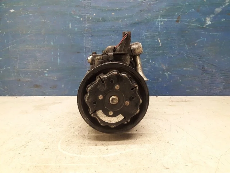 Компрессор кондиционера Volkswagen Polo 4 6Q0820803G 1.2