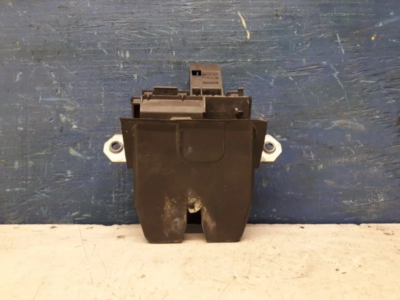 Замок крышки багажника Ford Focus 2 2007-2011 8M51R442A66AC