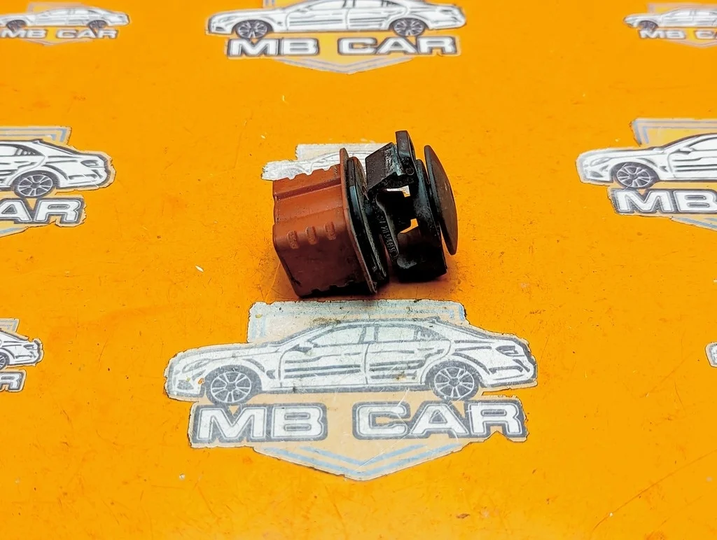 Опора радиатора Mercedes-Benz