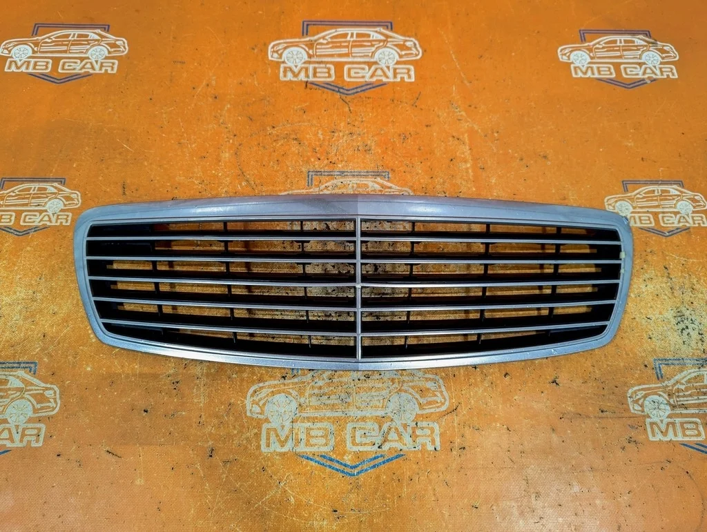 Решетка радиатора Mercedes-Benz