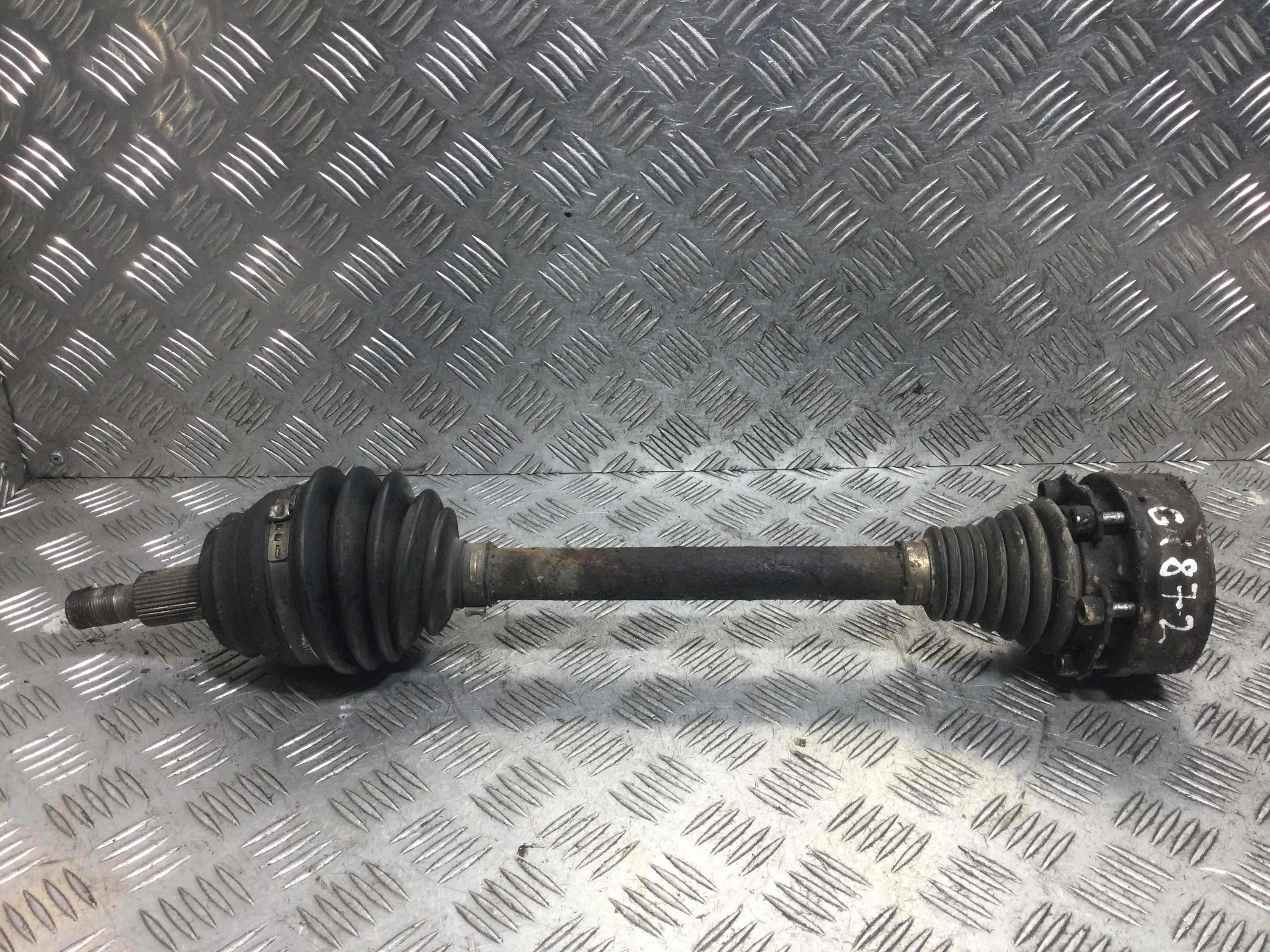 Полуось передняя левая (приводной вал, ШРУС) Audi A3 8L (1996-2000) бензин 1.8 i Механика Х/б