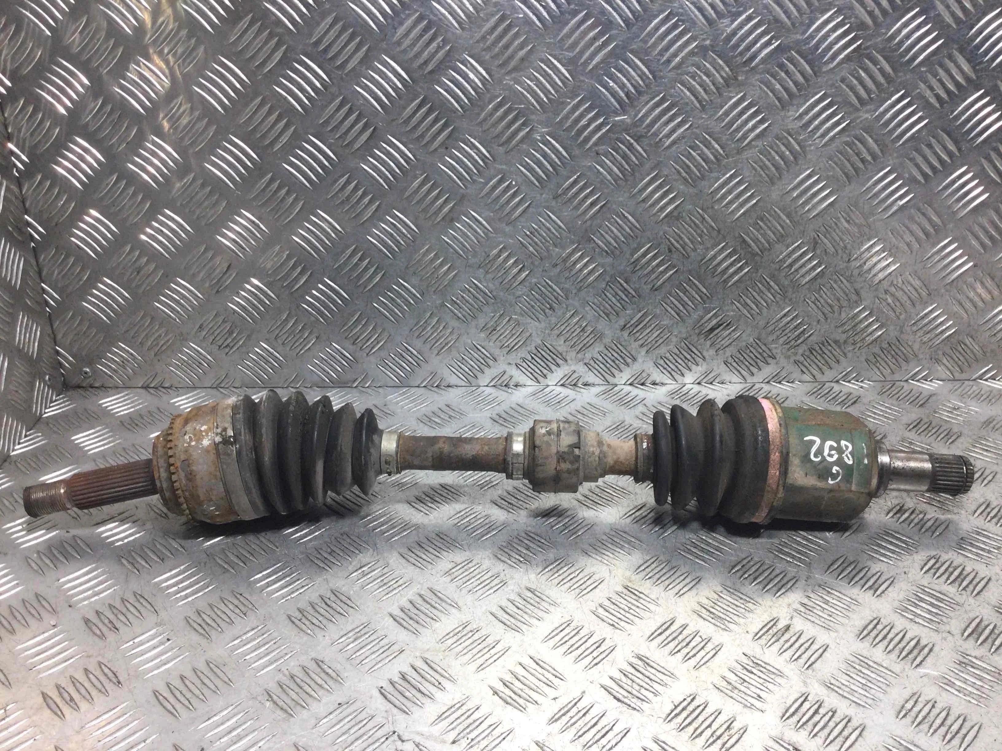 Полуось передняя левая (приводной вал, ШРУС) Ford Focus 1 поколение [рестайлинг] (2001-2005) бензин 1.8 i Механика Универсал