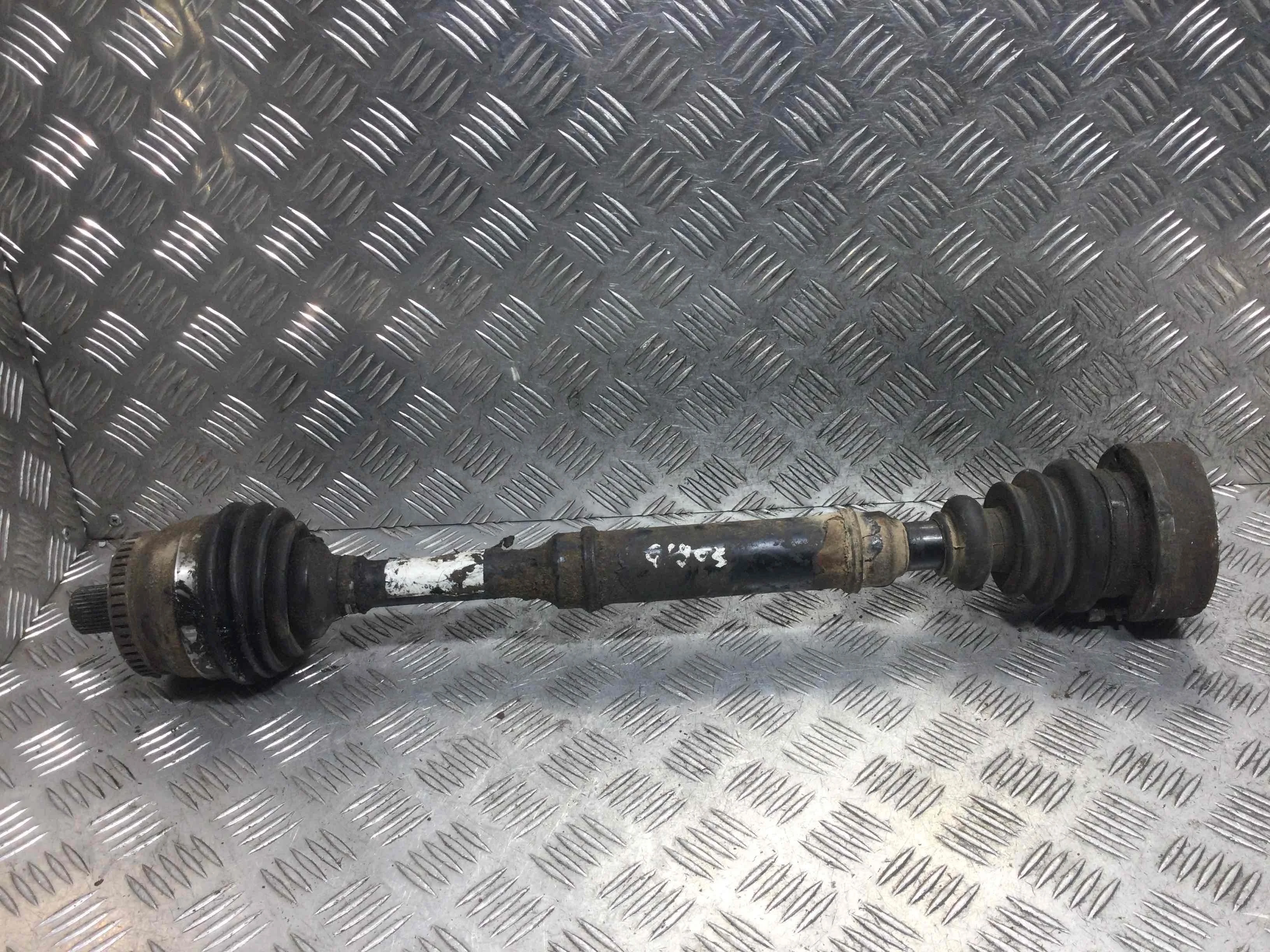 Полуось передняя левая (приводной вал, ШРУС) Audi A4 B5 (1994-1999) бензин 1.6 i Механика Универсал