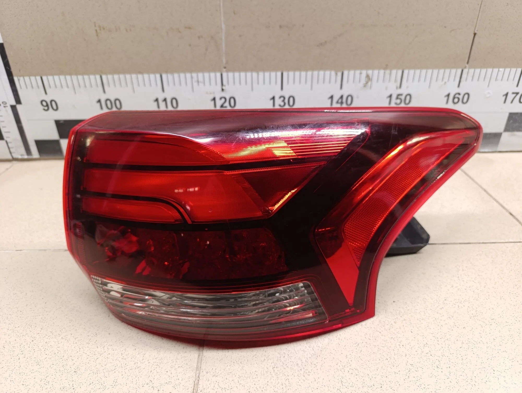 Фонарь задний наружный правый Outlander (GF) 2012>