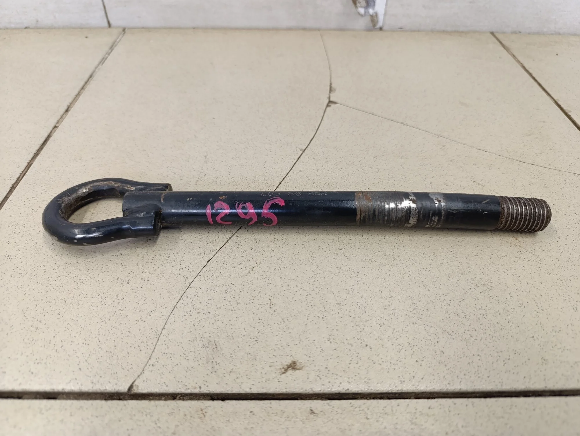 Крюк буксировочный  Sandero 2009-2014