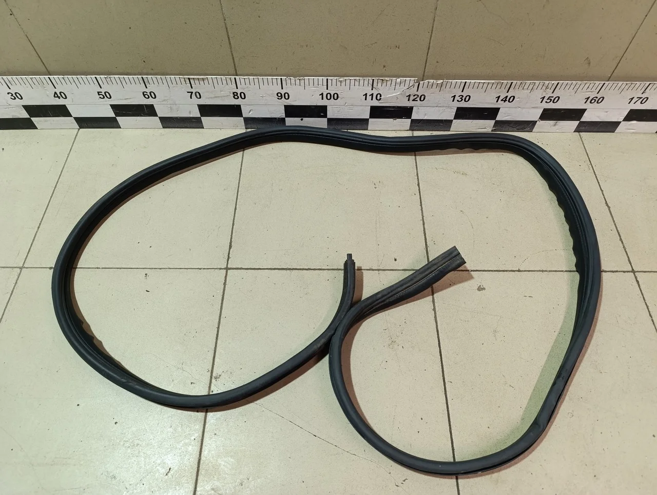 Уплотнитель двери Megane II 2002-2009