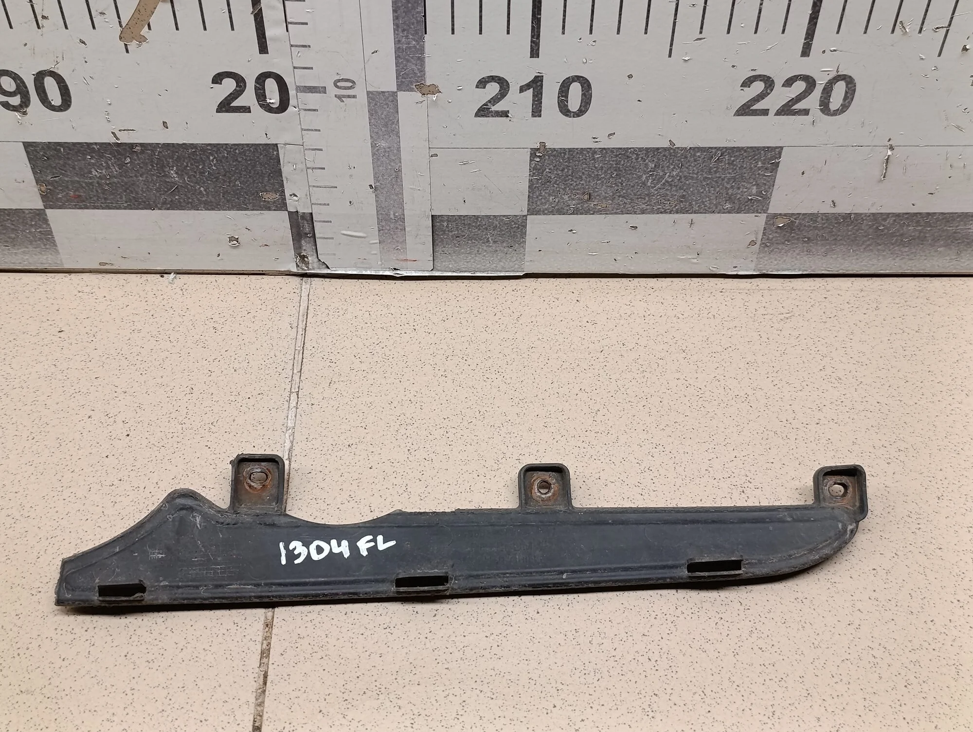 Кронштейн решетки радиатора Solaris 2010-2017