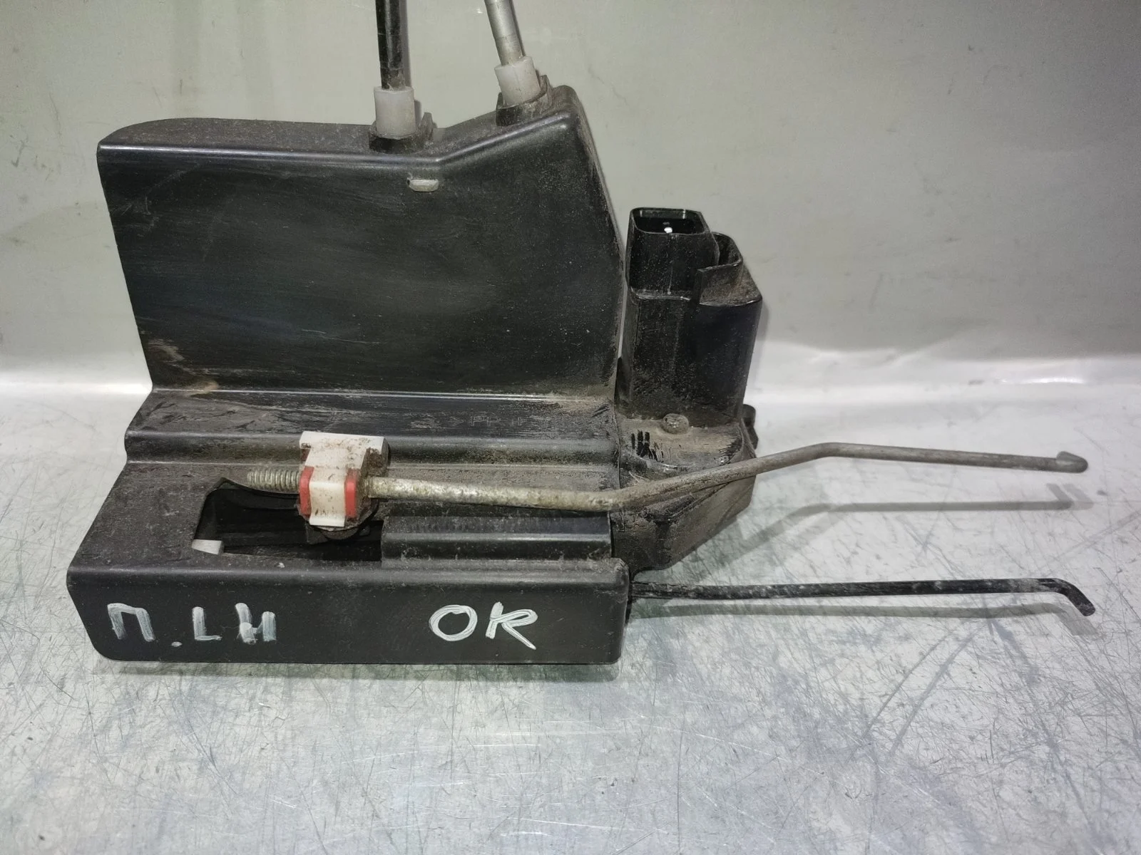 Замок двери SsangYong Actyon 2008 C100